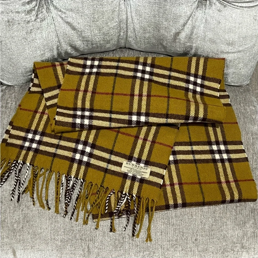 Authentic Burberry London Scarf - EUC - Picture 7 of 8